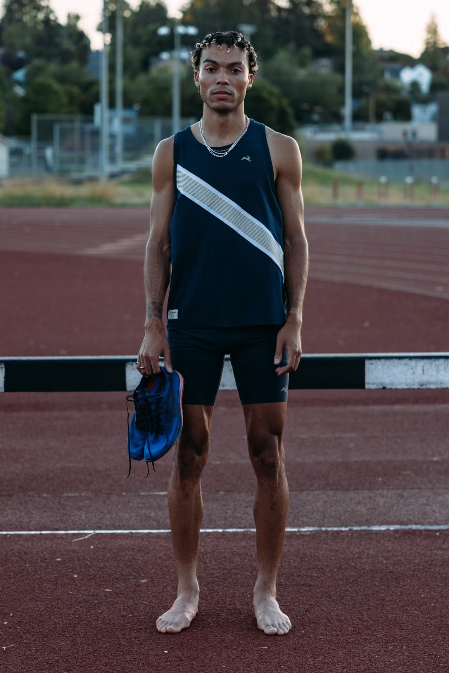 Tracksmith Men's Strata Singlet - Navy/Ivory/Gold