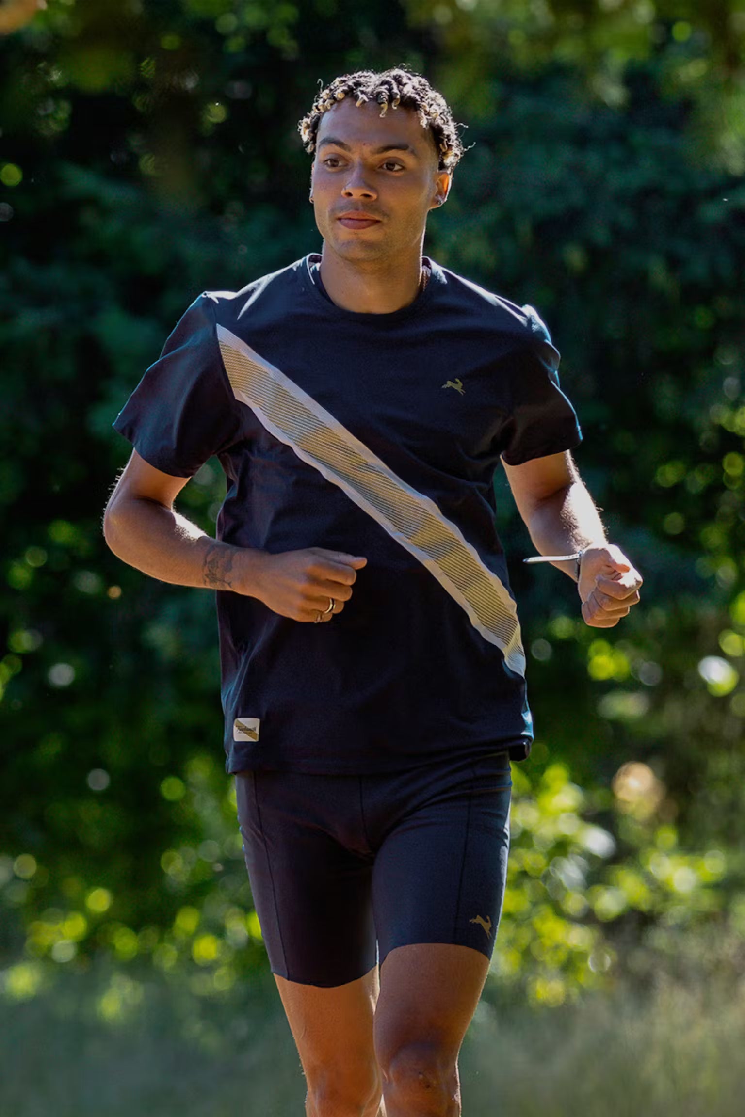 Tracksmith Men's Strata Tee - Navy/Ivory/Gold