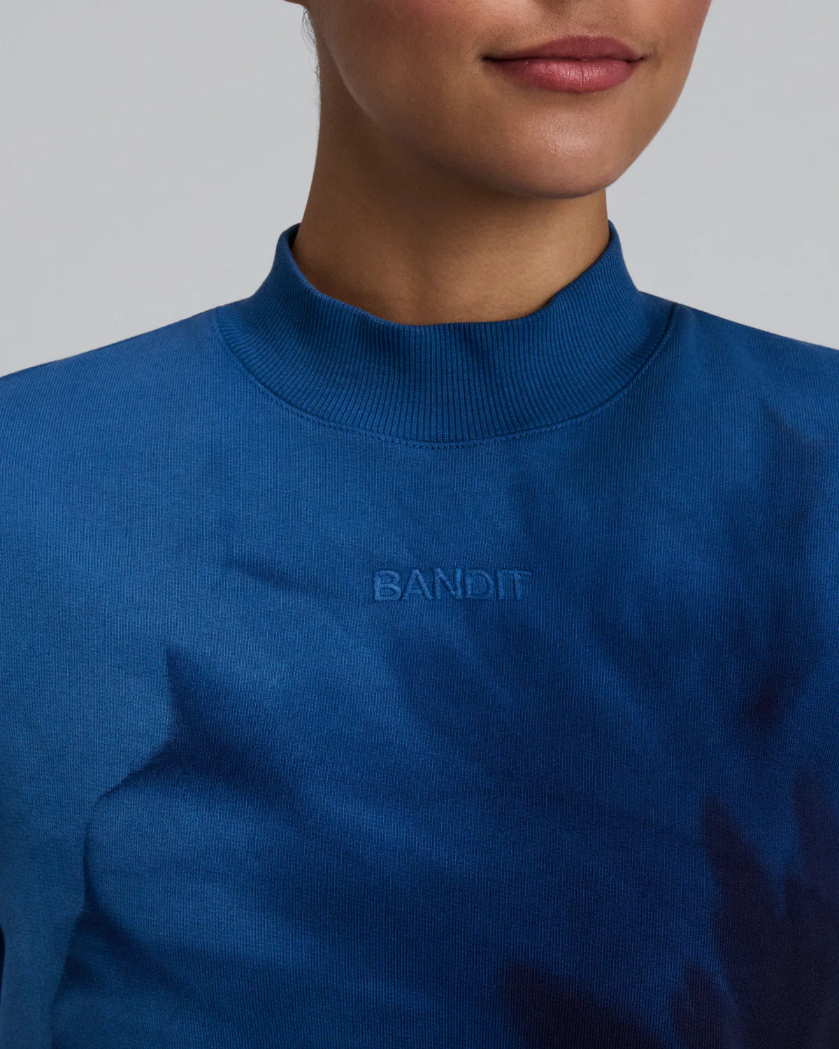 Bandit Running Women's Cropmock Pullover - Aegean Blue Wave Print