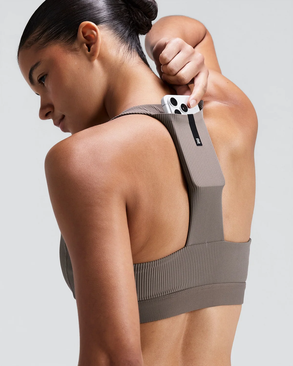 Bandit Women's Striped Cadence™ Scoop Neck T-Back Run Bra - CONCRETE TAUPE / COCOA