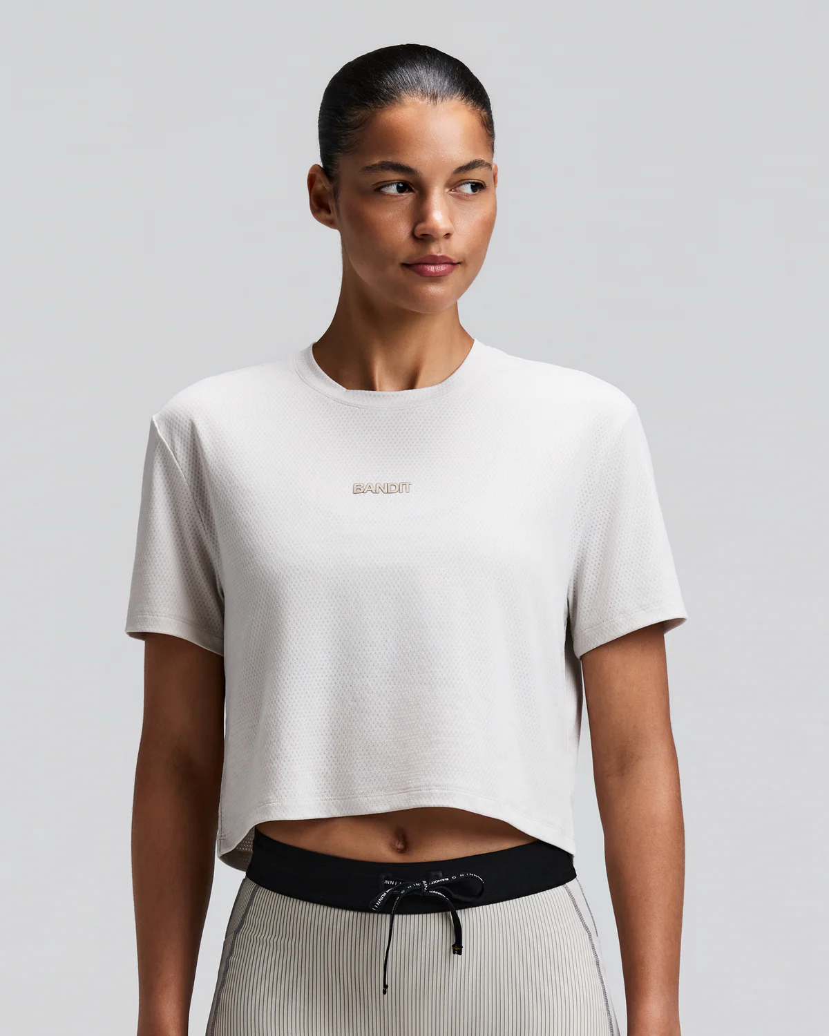 Bandit WOMEN'S MICROMESH™ CROPPED RUN TEE - PLASTER