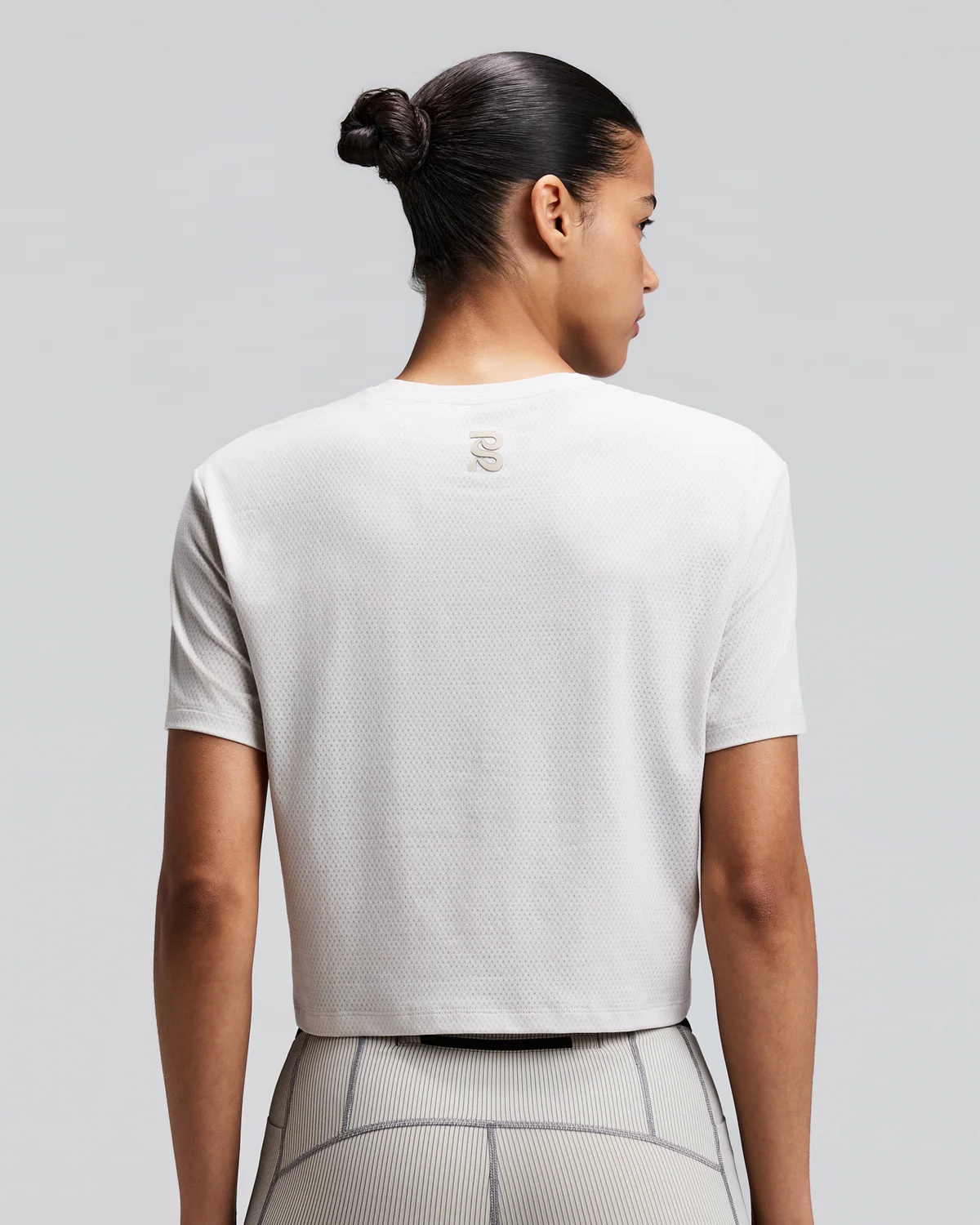 Bandit WOMEN'S MICROMESH™ CROPPED RUN TEE - PLASTER