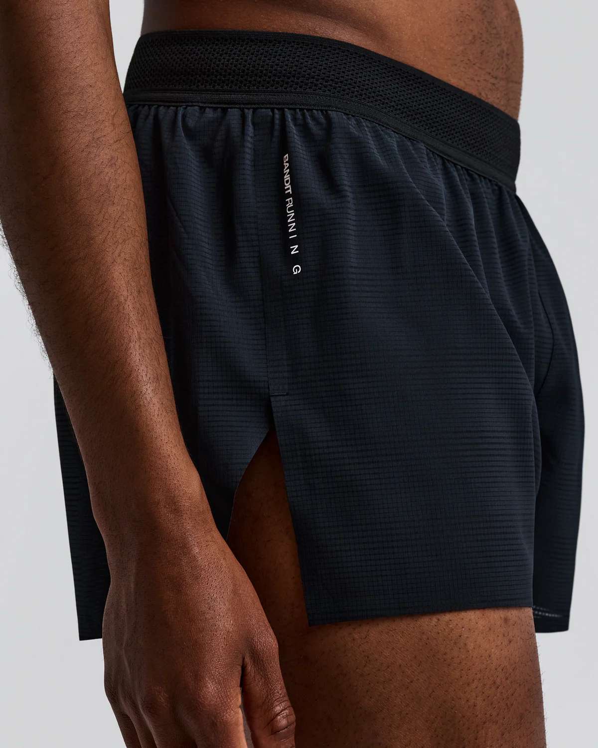 Bandit Men's CoolGrid™ 3" Split Short - Black