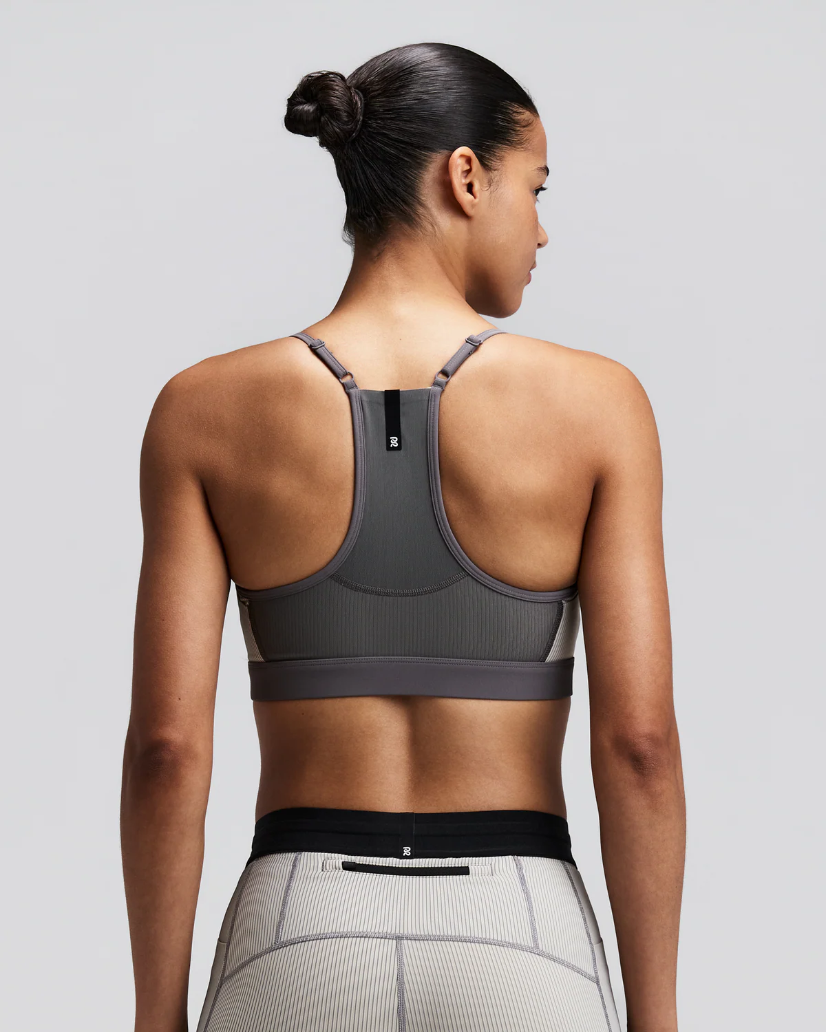 Bandit WOMEN'S STRIPED CADENCE™ STRAPPY RUN BRA - PLASTER / SLATE